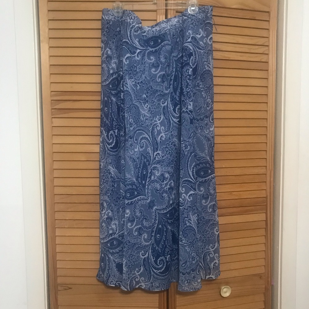 Flowing Chiffon Overlay Skirt, fully lined.